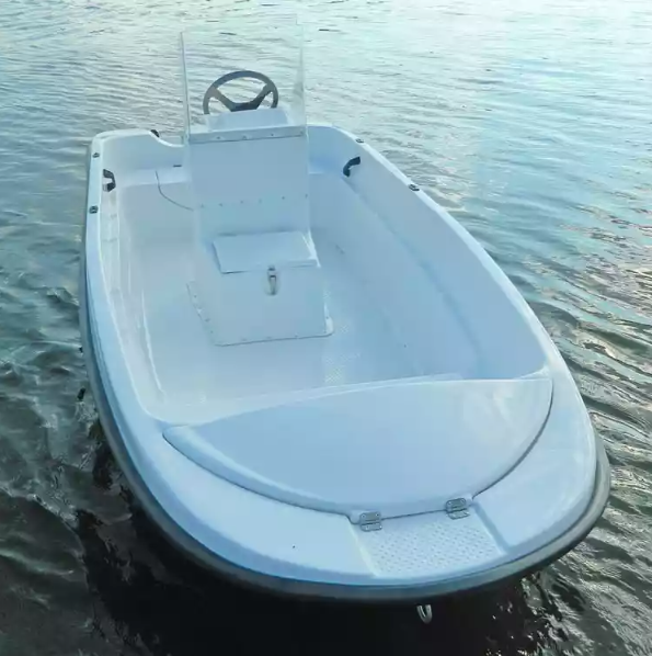 Стеклопластиковая лодка Пингвин с консолью (тримаран) в Томске