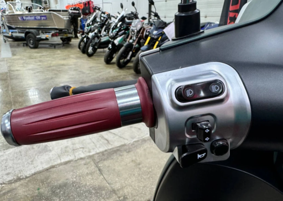 Скутер PROMAX Miami 240 (49) в Томске