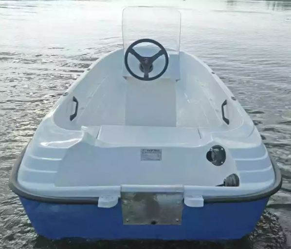 Стеклопластиковая лодка Пингвин с консолью (тримаран) в Томске