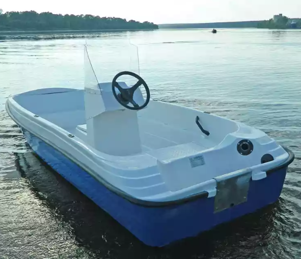 Стеклопластиковая лодка Пингвин с консолью (тримаран) в Томске