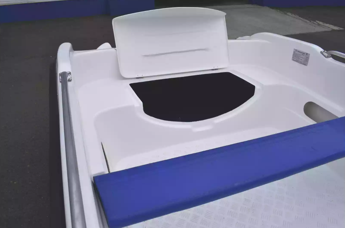 Стеклопластиковая лодка Пингвин New (тримаран) в Томске