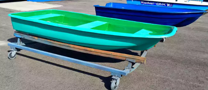 Стеклопластиковая лодка Старт (тримаран) в Томске