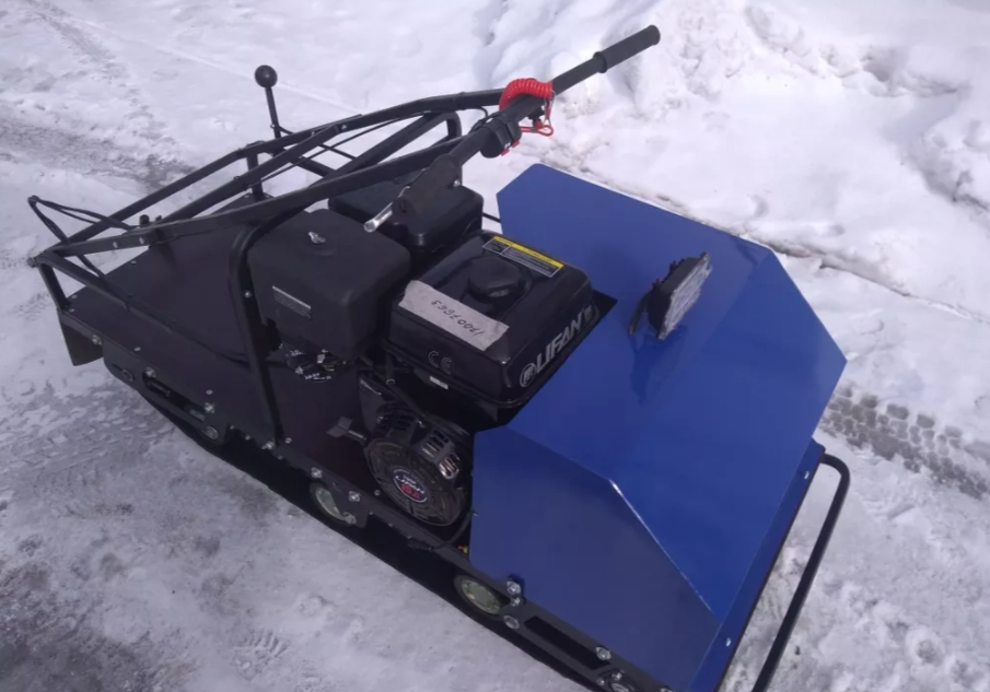 Мотобуксировщик AhtaR ЗИМА с реверсом (задний ход) в Томске