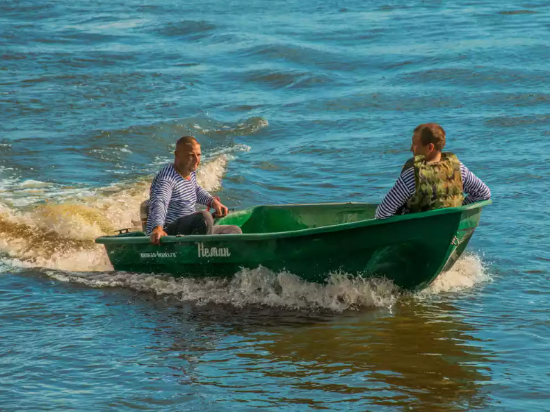 Стеклопластиковая лодка Neman-340 (тримаран) в Томске