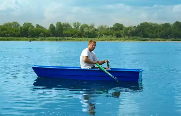 Стеклопластиковая лодка Малютка в Томске