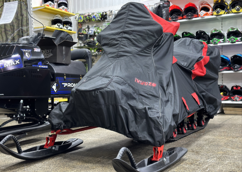 Чехол транспорт. снегохода IKUDZO HUNTER черно-красный Оксфорд ПРЕМИУМ качества с лого IKUDZO в Томске