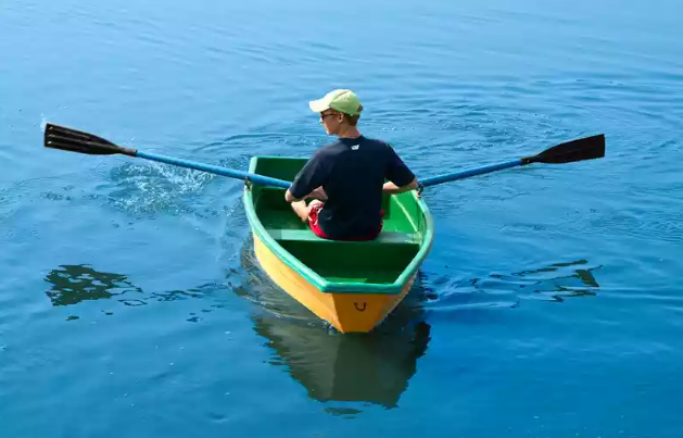 Стеклопластиковая лодка Малютка в Томске