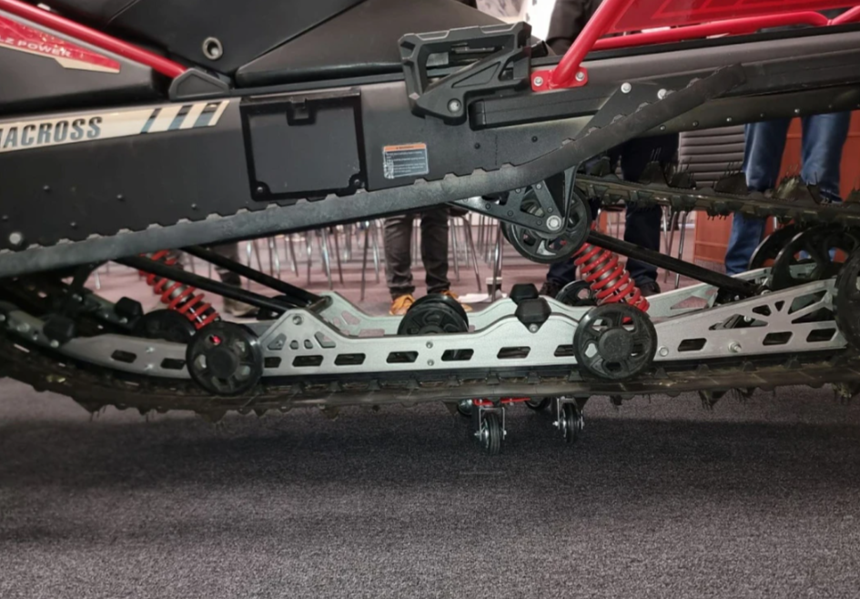 Снегоход AODES Siberiacross 1000 SWT 600mm LCD 6.8 в Томске