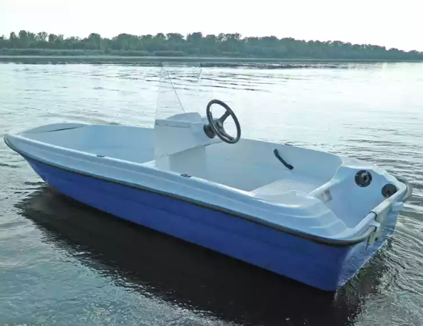 Стеклопластиковая лодка Пингвин с консолью (тримаран) в Томске