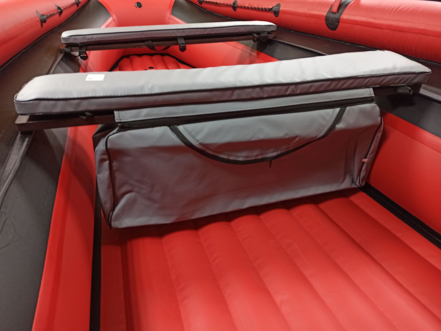 КОМПЛЕКТ МЯГКИХ НАКЛАДОК С СУМКОЙ ДЛЯ ЛОДОК 90Х20 СЕРЫЙ в Томске