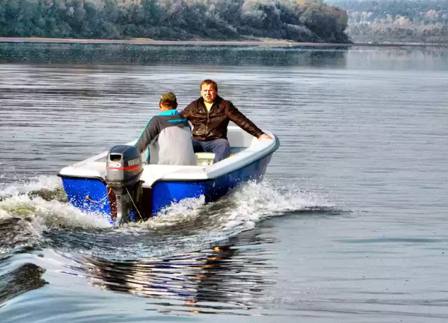 Стеклопластиковая лодка Wyatboat 430 тримаран в Томске