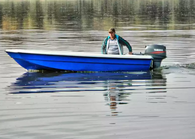 Стеклопластиковая лодка Wyatboat 430 тримаран в Томске