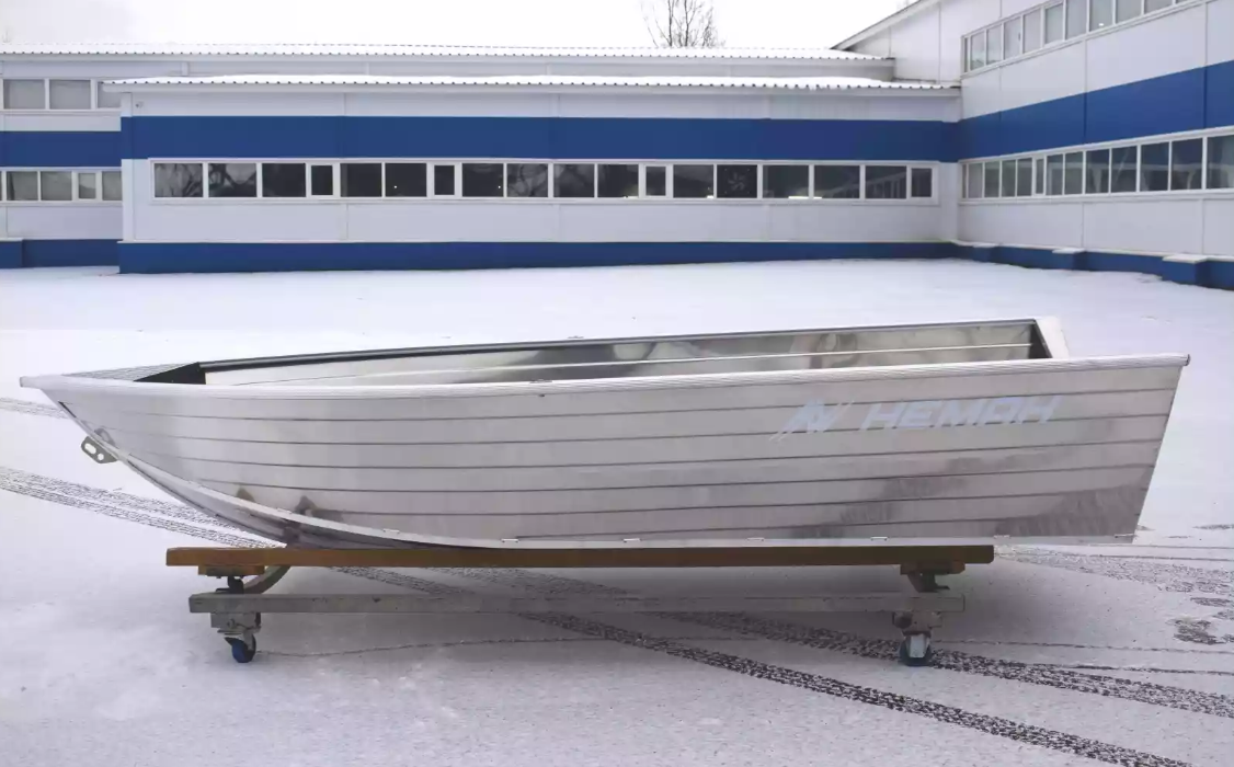 Алюминиевая лодка Неман-400 в Томске