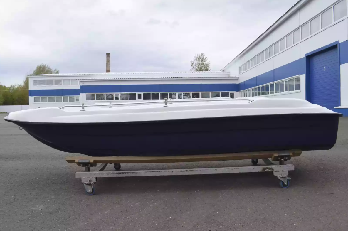 Стеклопластиковая лодка Пингвин New (тримаран) в Томске