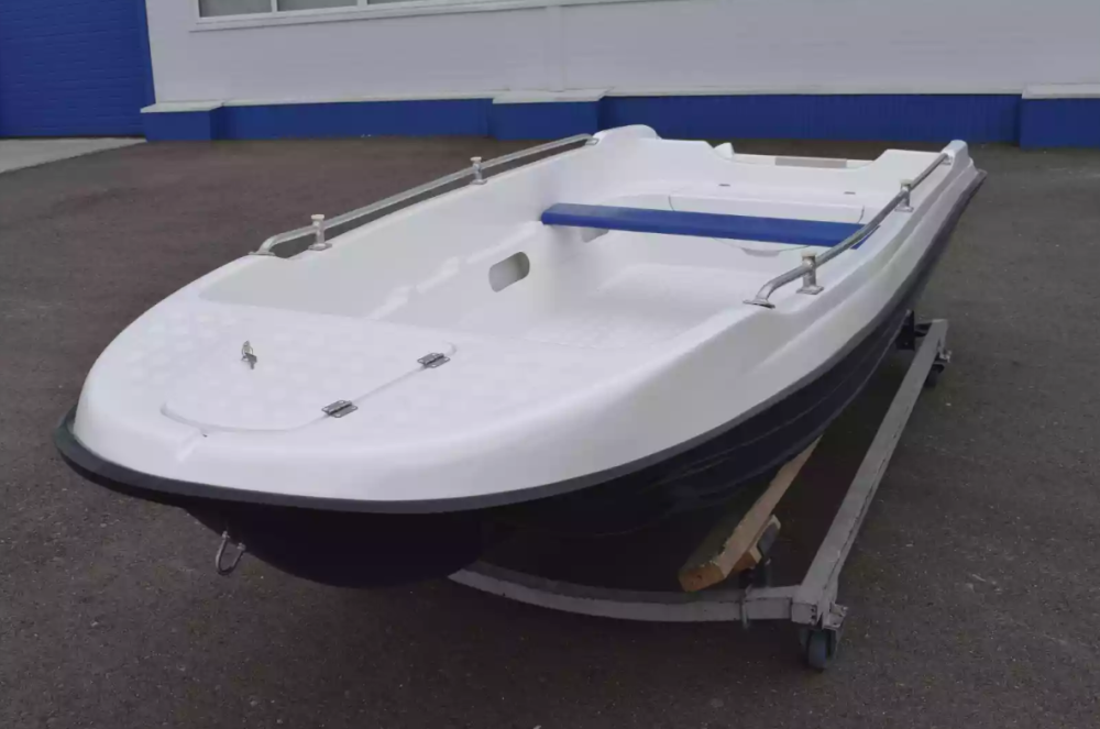 Стеклопластиковая лодка Пингвин New (тримаран) в Томске
