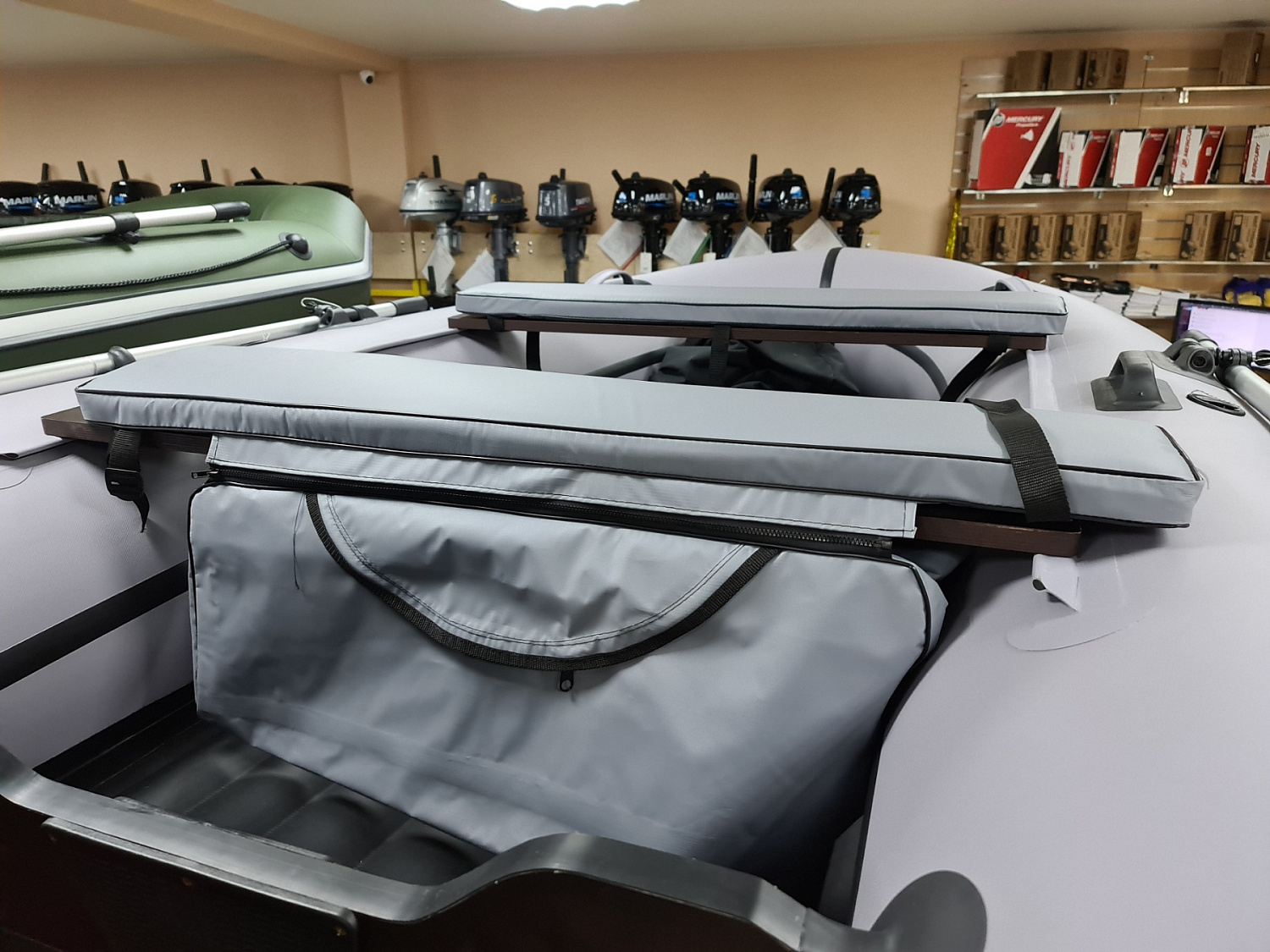 КОМПЛЕКТ МЯГКИХ НАКЛАДОК С СУМКОЙ ДЛЯ ЛОДОК 90Х20 СЕРЫЙ в Томске